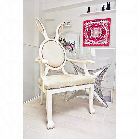 太平山街 A.Style:甚受女孩子歡迎的兔椅,全人手製作,放在家中或公司肯定會成為焦點。($39,500) 太平山街 A.Style:甚受女孩子歡迎的兔椅,全人手製作,放在家中或公司肯定會成為焦點。($39,500)