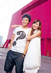 吳若希與張建聲，這兩個影壇新力軍，在《溝女不離 3 兄弟》分別飾演夜總會「媽媽生」及洋酒銷售商，女方更幫助男方追女仔。原來兩人對於追求伴侶、營造浪漫，都有相近的看法。