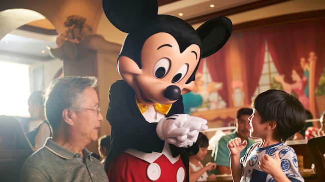 迪士尼廁所卡限時20分鐘！女子超時需重新排隊！情緒崩潰跪地痛哭