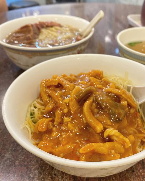 中環美食|中環老字號傳統粉麵店「三多麵食」 乒乓波Size超大雲吞水餃/足料彈牙鯪魚球 | U Food