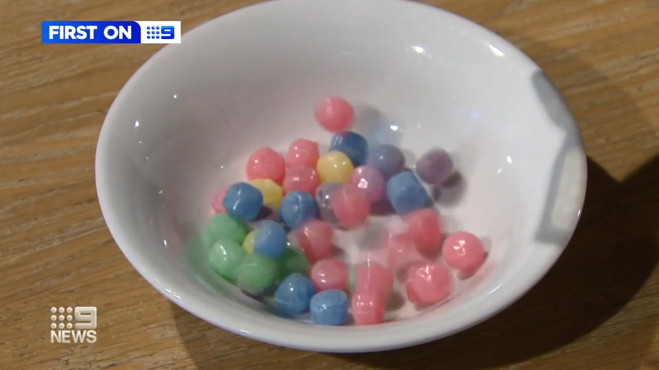 女童食酸糖「舌頭灼傷」破1個大洞！一次塞10顆入口！醫生提醒XX超危險！