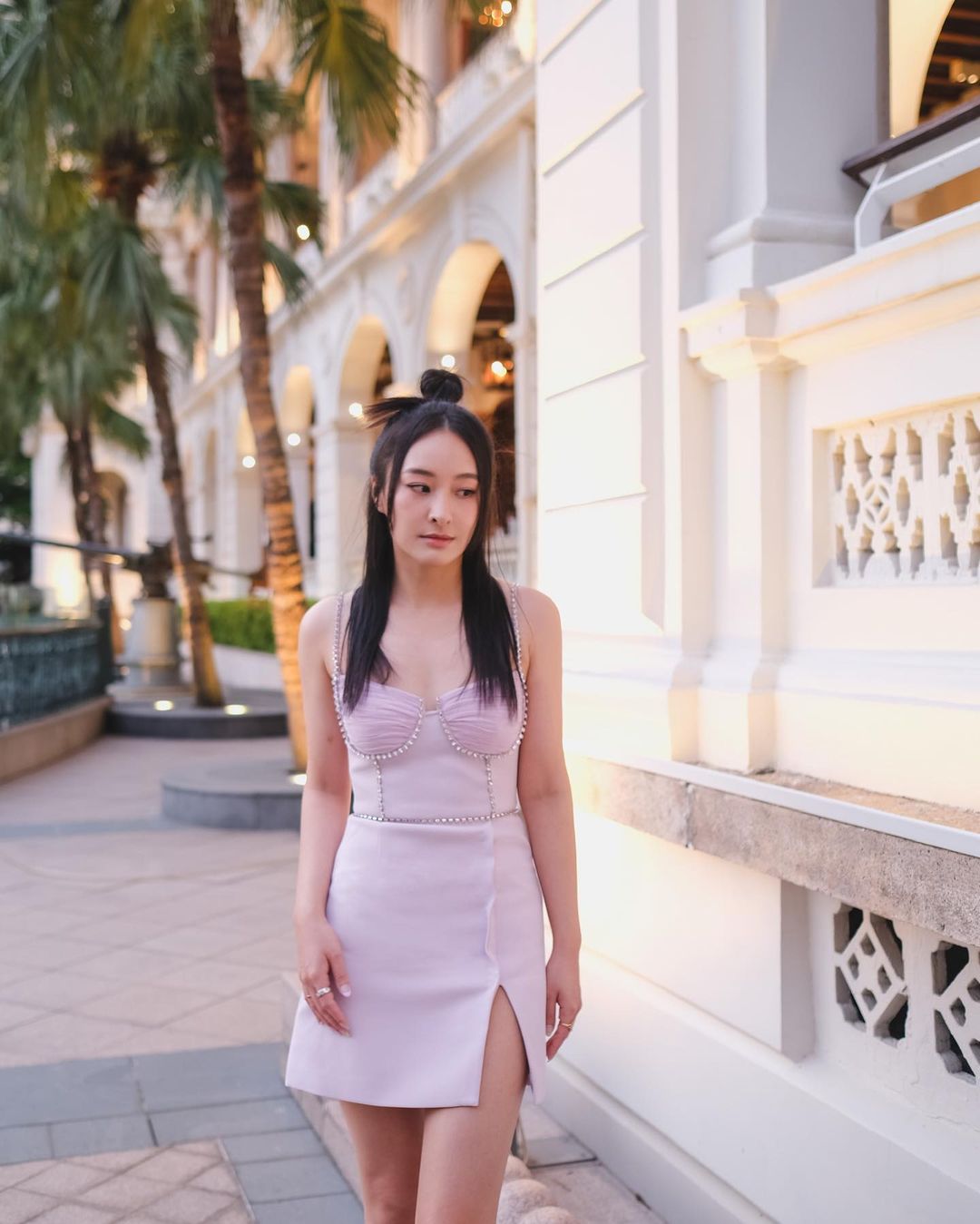 陳瀅新相曬身材反擊網民負評！多次被狠批身材圓潤！不懼寒冬着吊帶短裙曬性感！