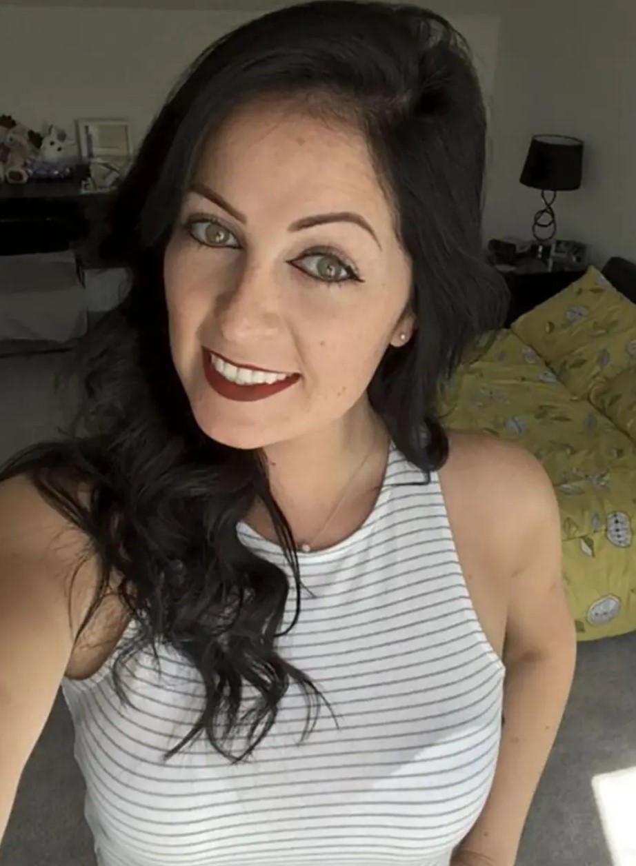 女老師兼職賣色被發現家長群瘋傳！遭辭退索性全職賣色！直言：「繼續做老師先笨」