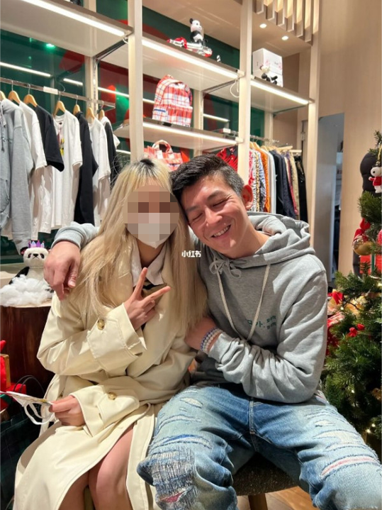 陳冠希攬女粉絲合照被批不檢點！男女Fans有差別待遇？網民：不尊重妻子秦舒培！