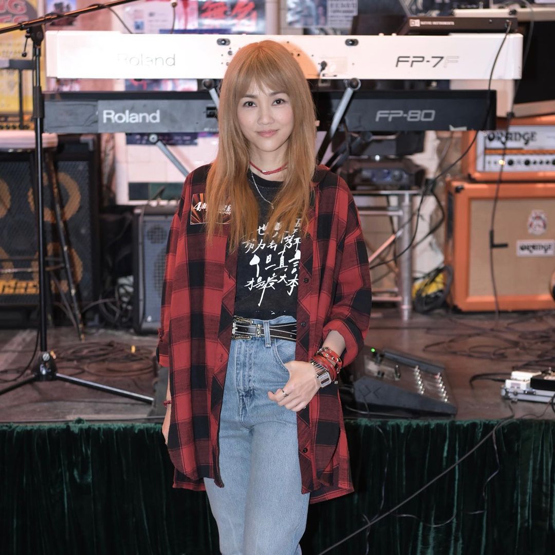 46歲謝安琪挑戰紋身金髮LOOK！《4拍4家族》搖滾造型超驚喜！完美駕馭似25歲！