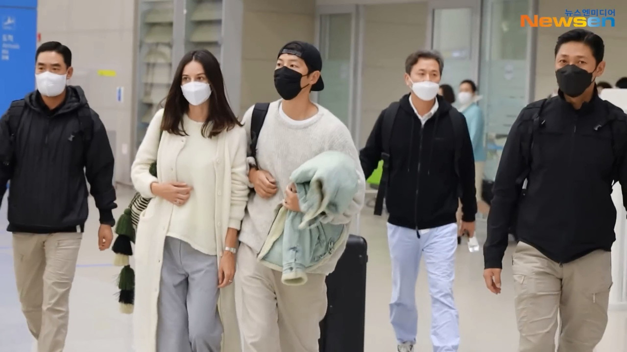 宋仲基結婚妻子Katy Saunders背景被起底！韓媒爆料女方全家已搬入200億豪宅！買BB衫曝光嬰兒性別！