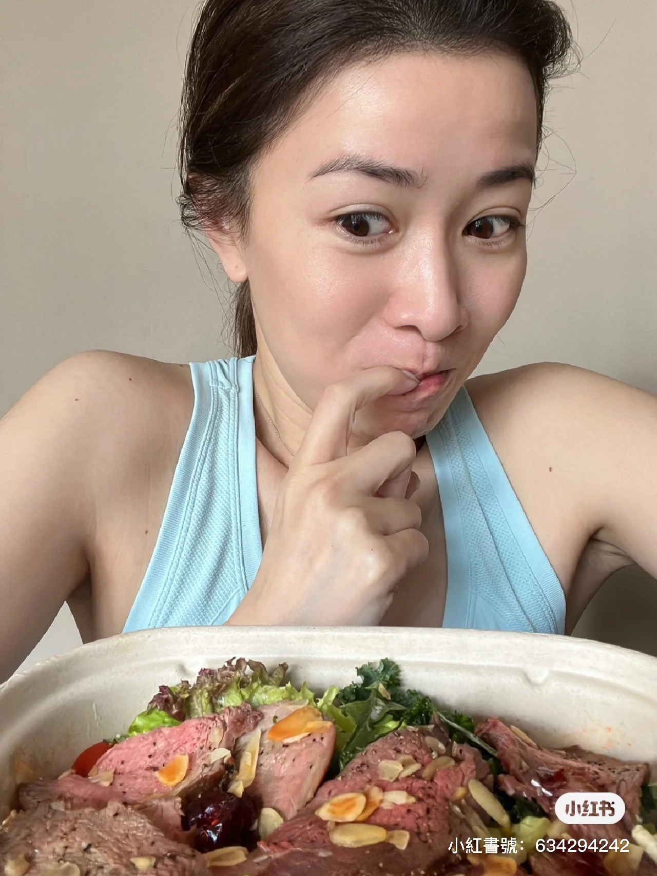 47歲佘詩曼零濾鏡真實樣貌曝光！皮膚晶瑩剔透似27歲！逆齡生長驚艷網民！