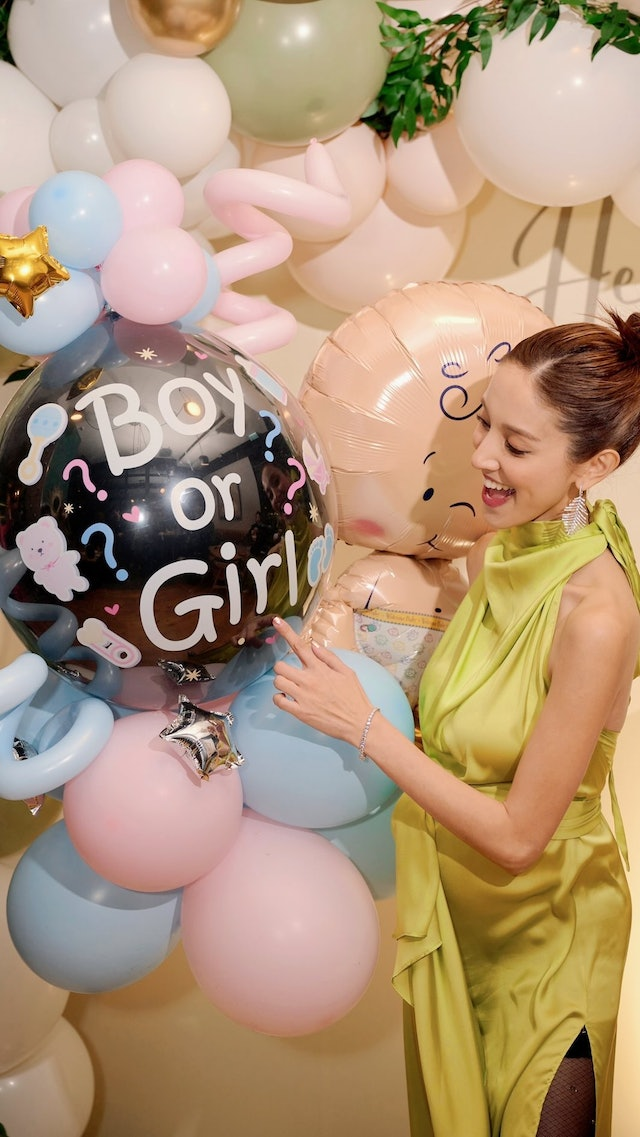 陳凱琳第三胎產前派對影片曝光！首度公開第三胎名字！龔嘉欣「中獎」揭BB性別！ 