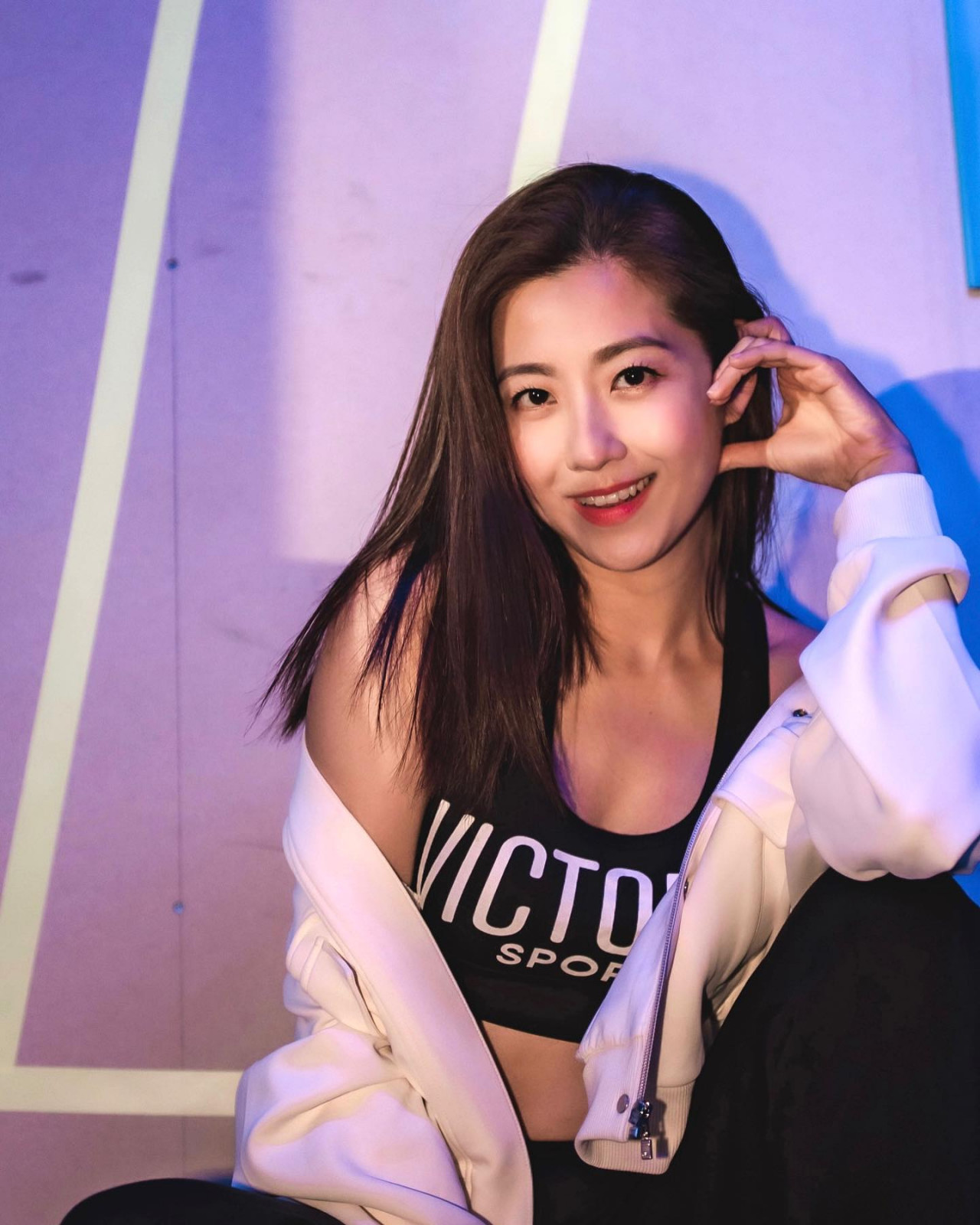 41歲陳自瑤長髮Sport Bra照掀熱議！及肩長黑髮騷小蠻腰！獲網民大讚「有女團味道」！