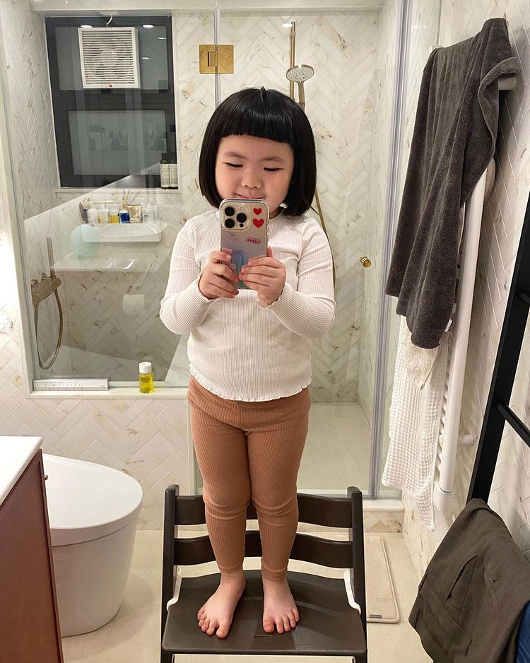 4歲Lucy親自為媽媽拍孕照！李璨琛老婆隨時生得！懷孕37周身形Fit爆被封孕婦公敵！