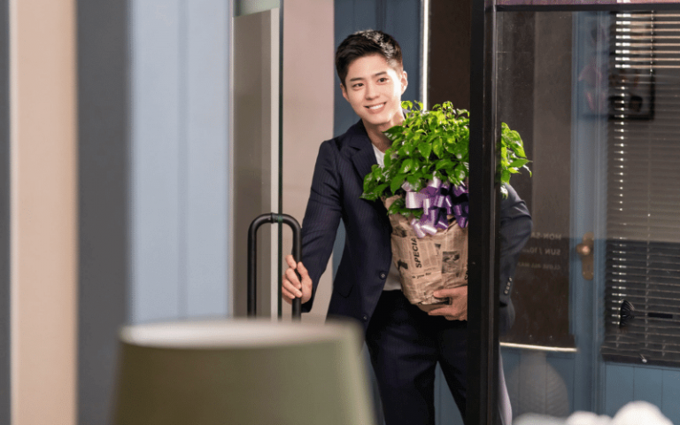 情人節2023｜港女呻公司嚴禁女同事辦公室收花！背後原因惹熱議？網民：「HR係咪單身女人？」