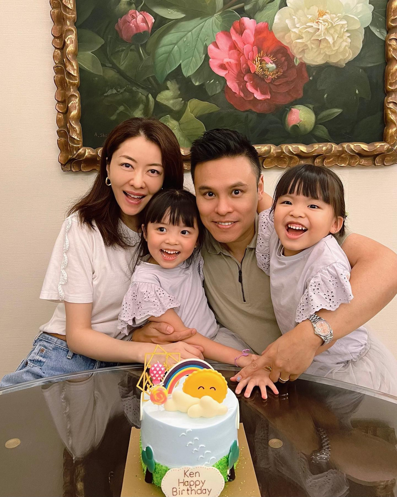 42歲熊黛林情人節收花曝光素顏樣！兩女之母狀態大勇！素顏大特寫膚況極佳！