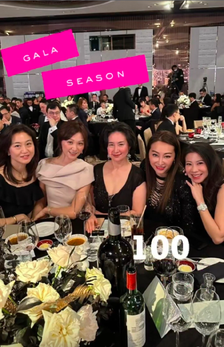 60歲何超瓊出席名流聚會艷壓全場！Deep V黑裙狀態極佳！不輸同場年輕女星名媛！