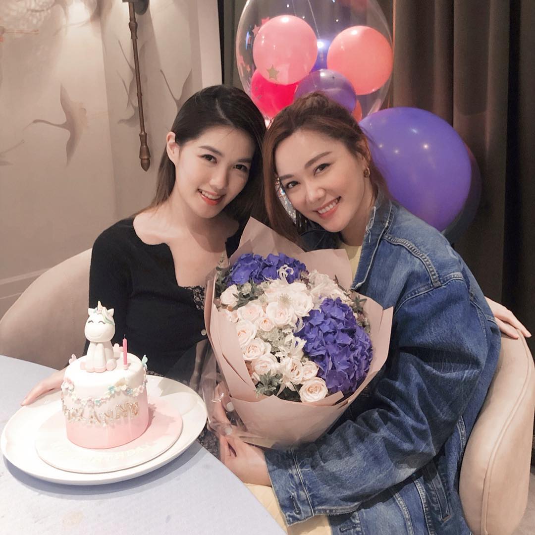 湯洛雯26歲妹妹曬水著照掀熱議！玲瓏浮凸身材被激讚！網民指1方面完勝靚湯！