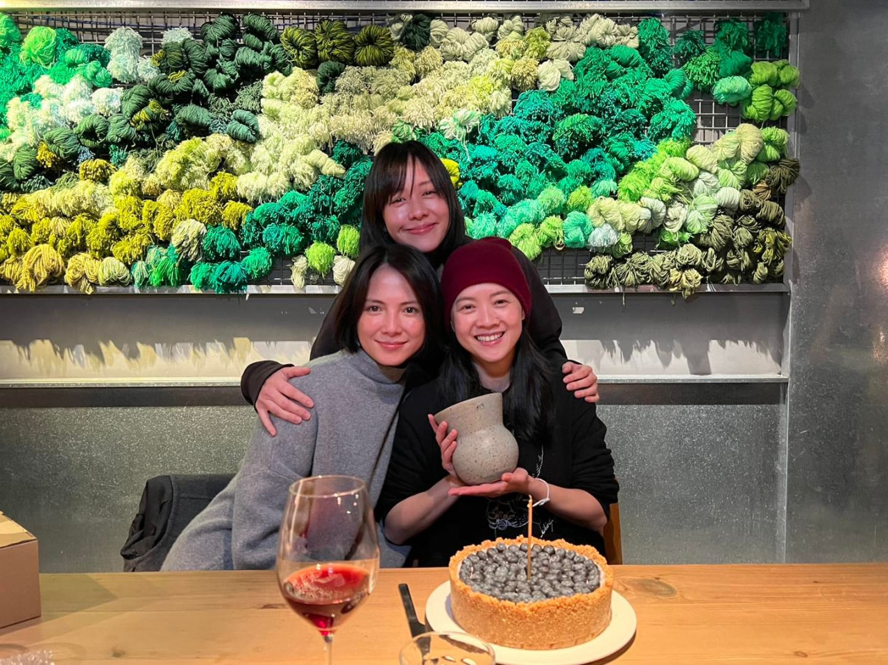 林嘉欣素顏曝光天然靚樣被激讚！44歲依然童顏狀態大勇！不輸同場李心潔！