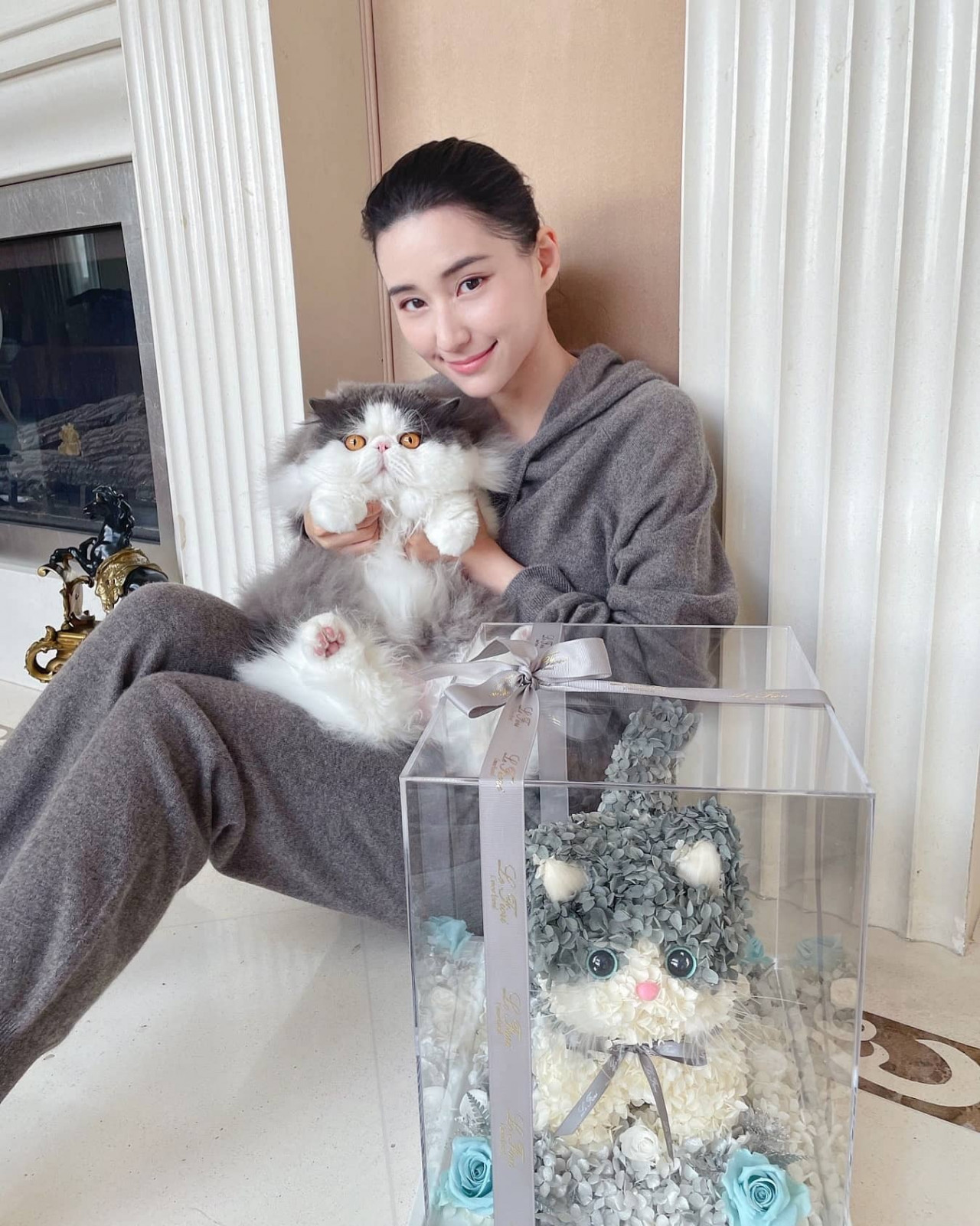 賭王千金何超蓮素顏真實模樣曝光！零「千金包袱」貼地下廚！精緻五官V面超吸睛！