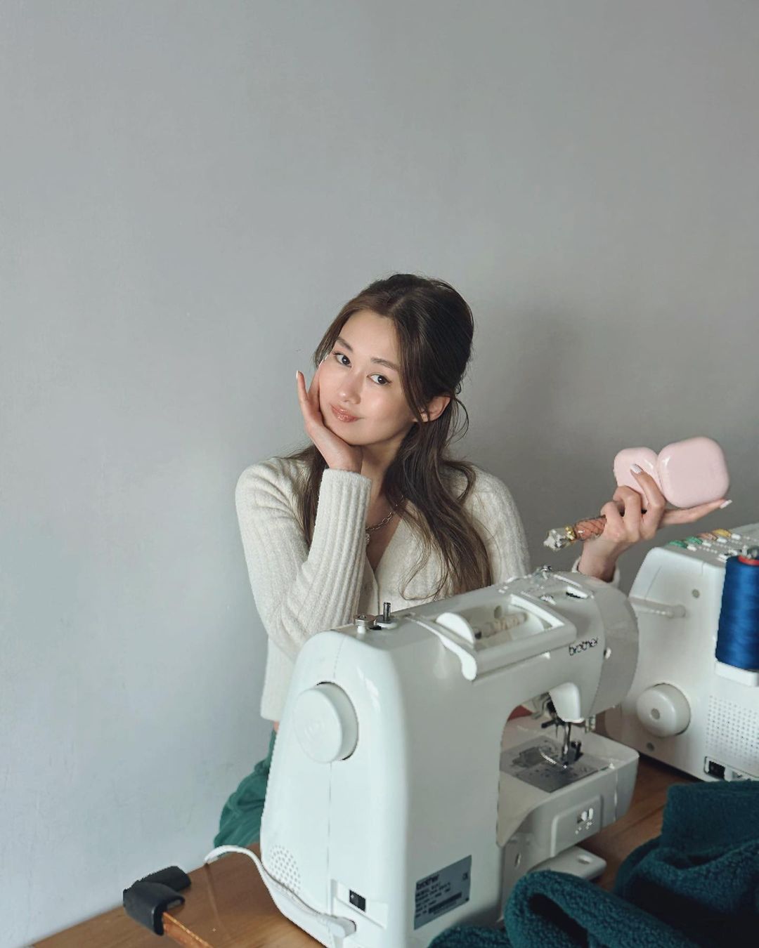 岑麗香近照驚現單眼皮包包臉！力證大眼美貌零加工！網民讚：比選港姐時更靚！