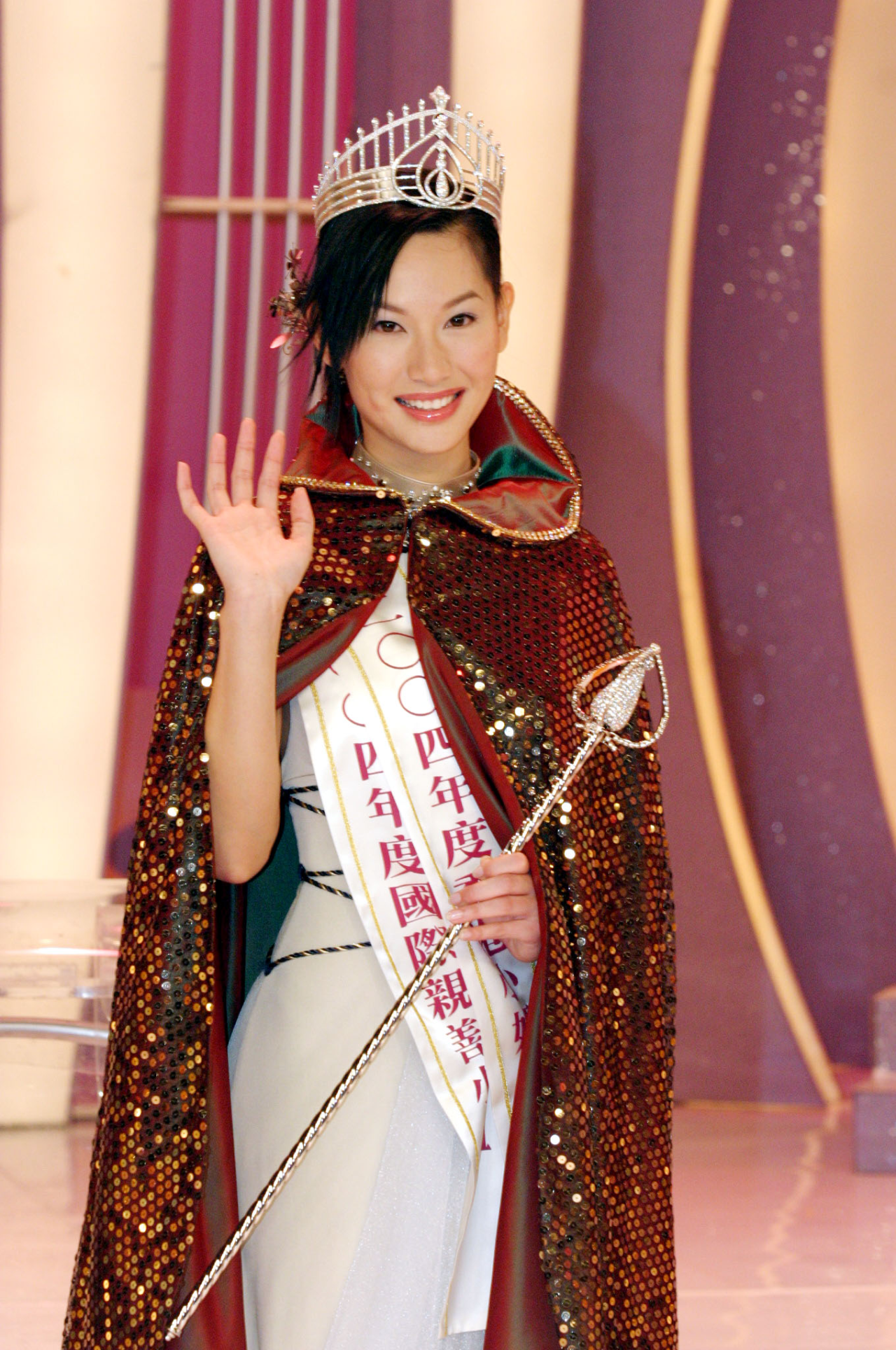 43歲徐子珊久未露面近照曝光！齊瀏海超減齡似少女！竟與43歲楊茜堯撞樣？