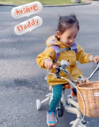 陳小春細仔留長髮當女仔養惹爭議！網民擔心影響成長性別認知：不怕心理出問題嗎？