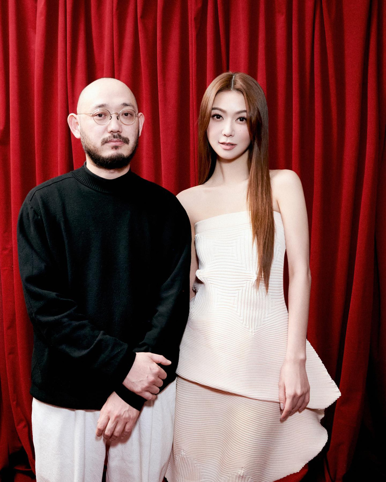 41歲薛凱琪遊巴黎大曬性感身材！大尺度騷「半球」/迷人香肩！大濃妝重拾靚樣！