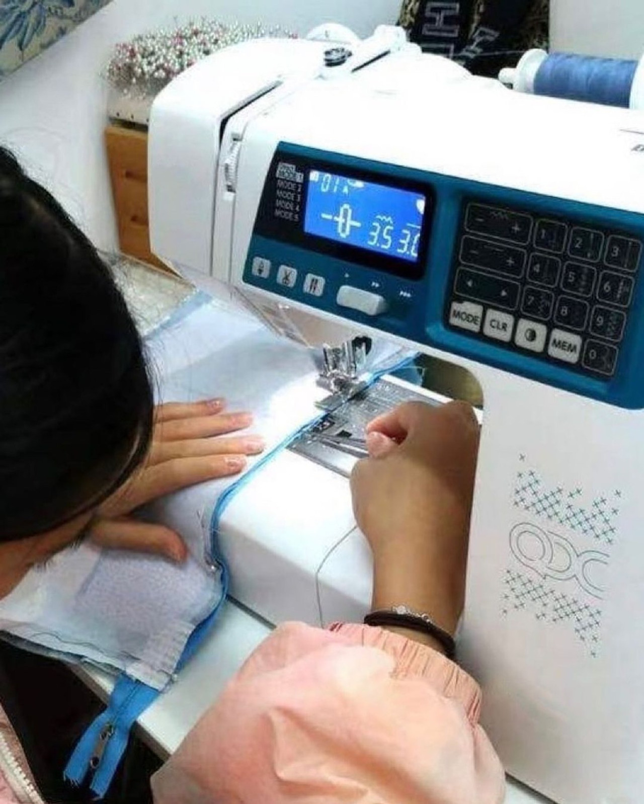 黎姿曬三位女兒近照親製布藝品！獲讚貼地家教好！可愛正面照似足爸爸？