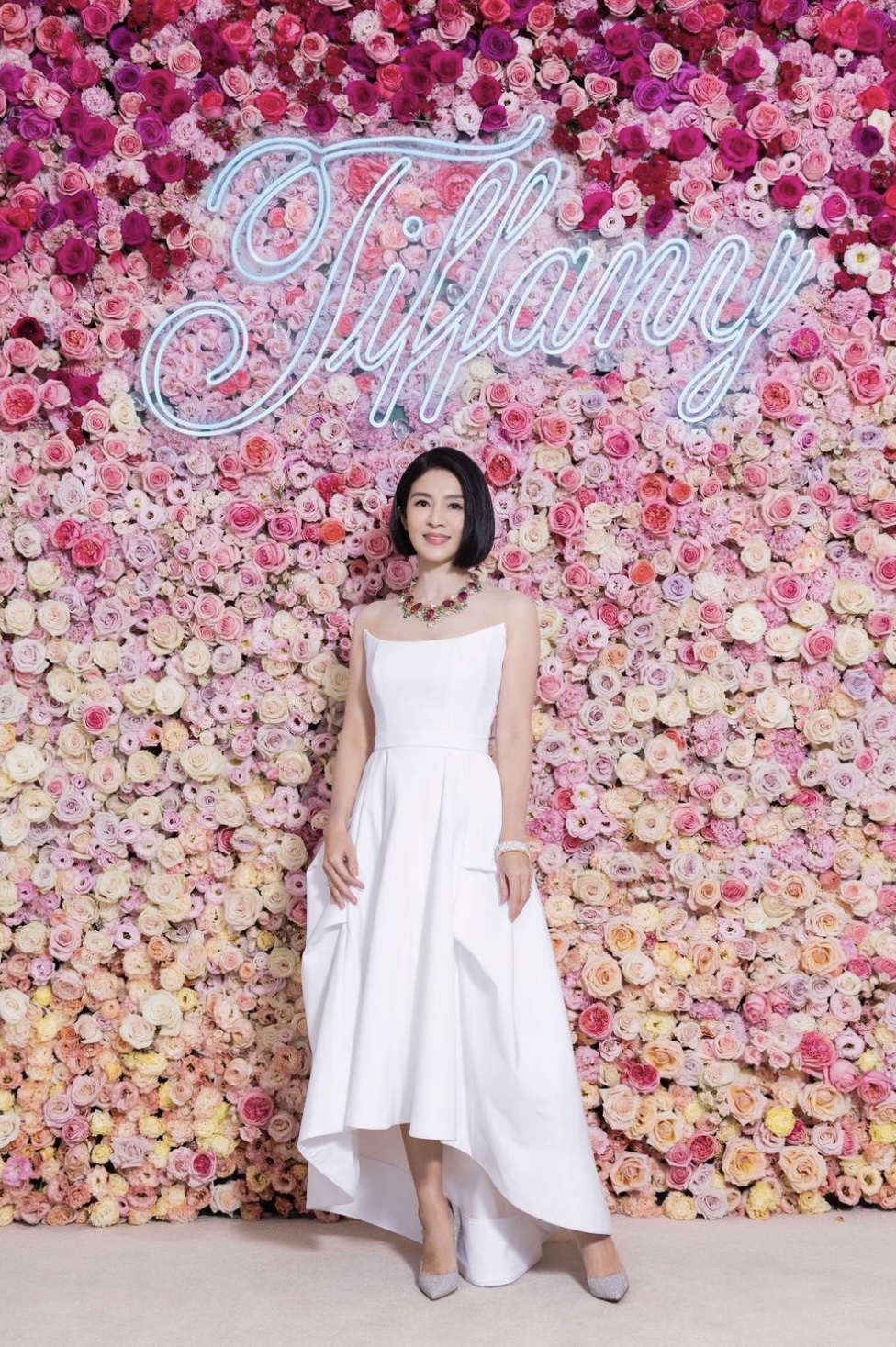 48歲楊采妮久違公開露面清新凍齡！高貴短髮新造型曝光！舊照曝光被指撞樣全智賢！