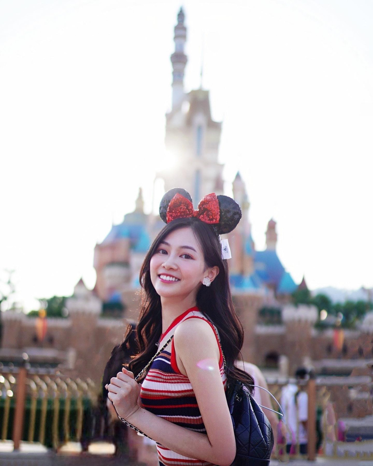 港女呻男友痴迷迪士尼5大瘋狂行徑！為買週邊迪士尼打工！頭像/Wallpaper全是XX？