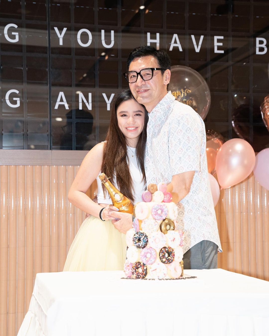 星二代｜鍾鎮濤18歲女兒鍾懿曬性感照！外型出眾似足媽媽！網民激讚：「可以出道」！