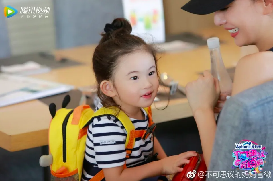 鄭希怡8歲女梁浸浸近照被指變樣！暴風式成長擁逆天長腿！越大越似Yumiko！