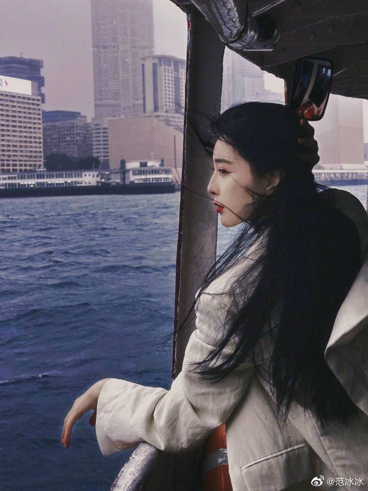 41歲范冰冰現身中環被野生捕獲！被封殺後真實樣貌曝光！搭小輪生圖流出狀態獲激讚！