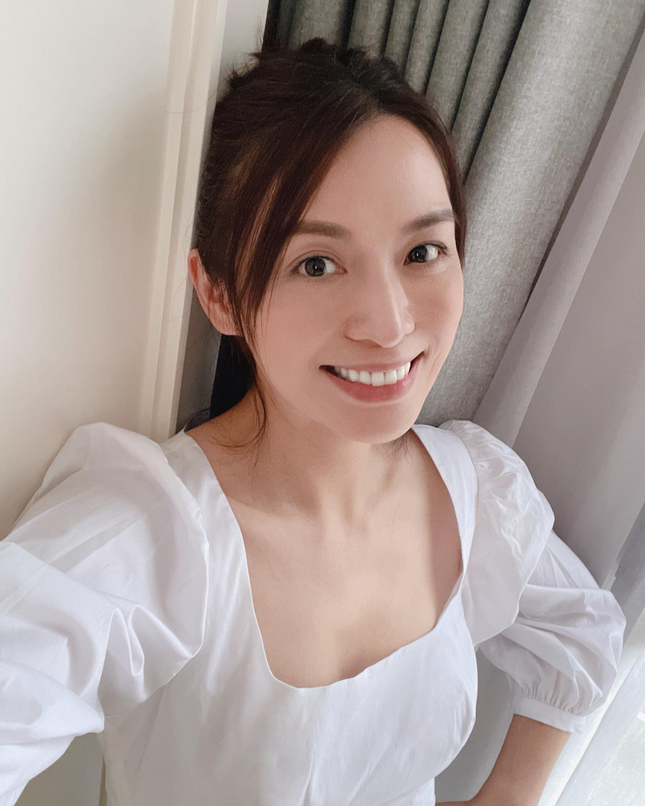 陳煒51歲生日騷零贅肉纖腰極搶鏡！低調放閃晒恩愛羨煞旁人！