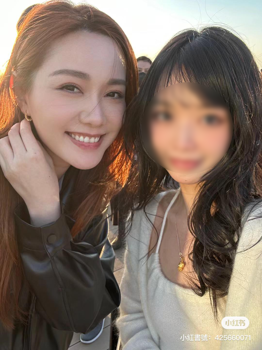 湯洛雯遊東京被粉絲捕獲集郵！路人鏡頭合照曝光！獲激讚「真人太美皮膚超好」！