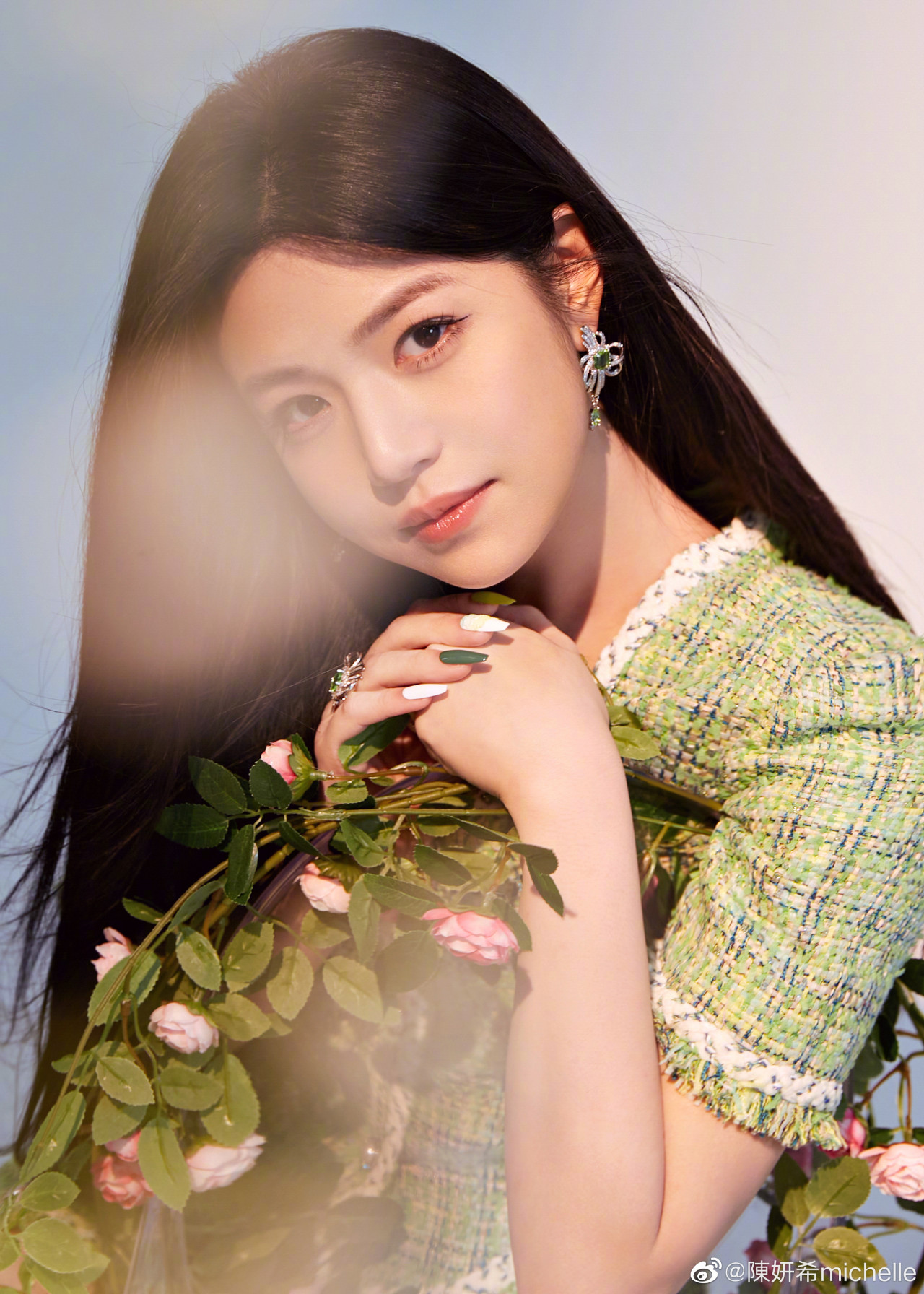 陳妍希罕有曝光6歲兒子正面樣！五官清秀濃眉大眼！網民驚歎：基因太好！