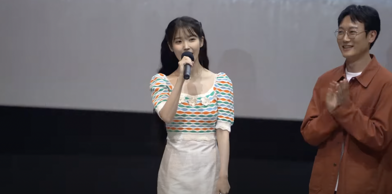 IU一眼認出事隔10年再見粉絲！台上一句話感動全場！細數IU溫暖寵粉事跡！