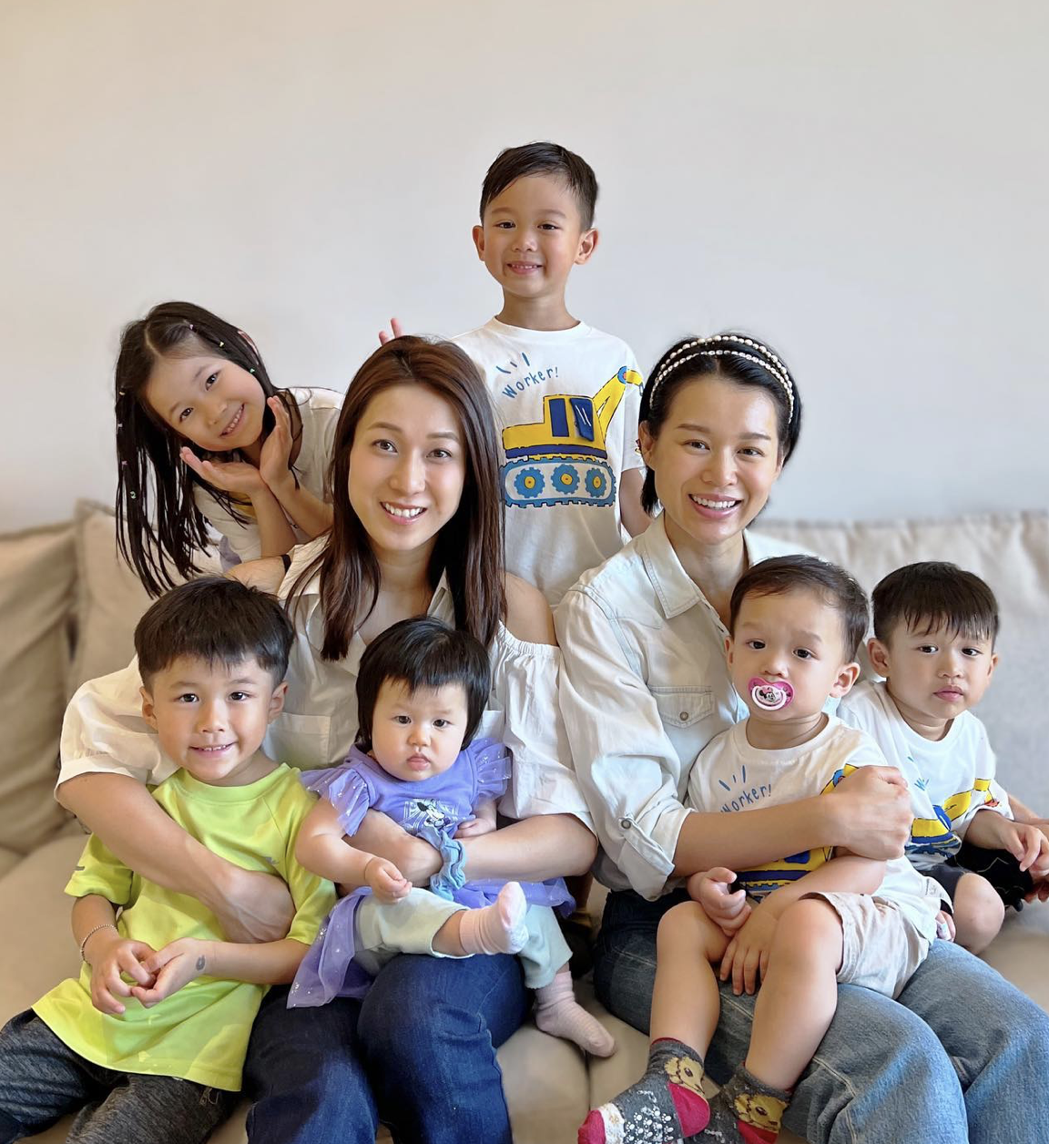 鍾嘉欣三代同堂天倫樂Staycation！合照見婆婆強大基因！仔囡一舉動被讚有家教！