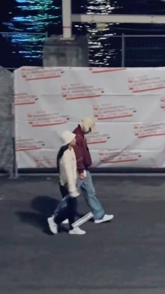 Jennie、V巴黎高調拍拖45秒影片流出！窗邊親吻輕摸頭髮！河邊拖手超甜蜜！