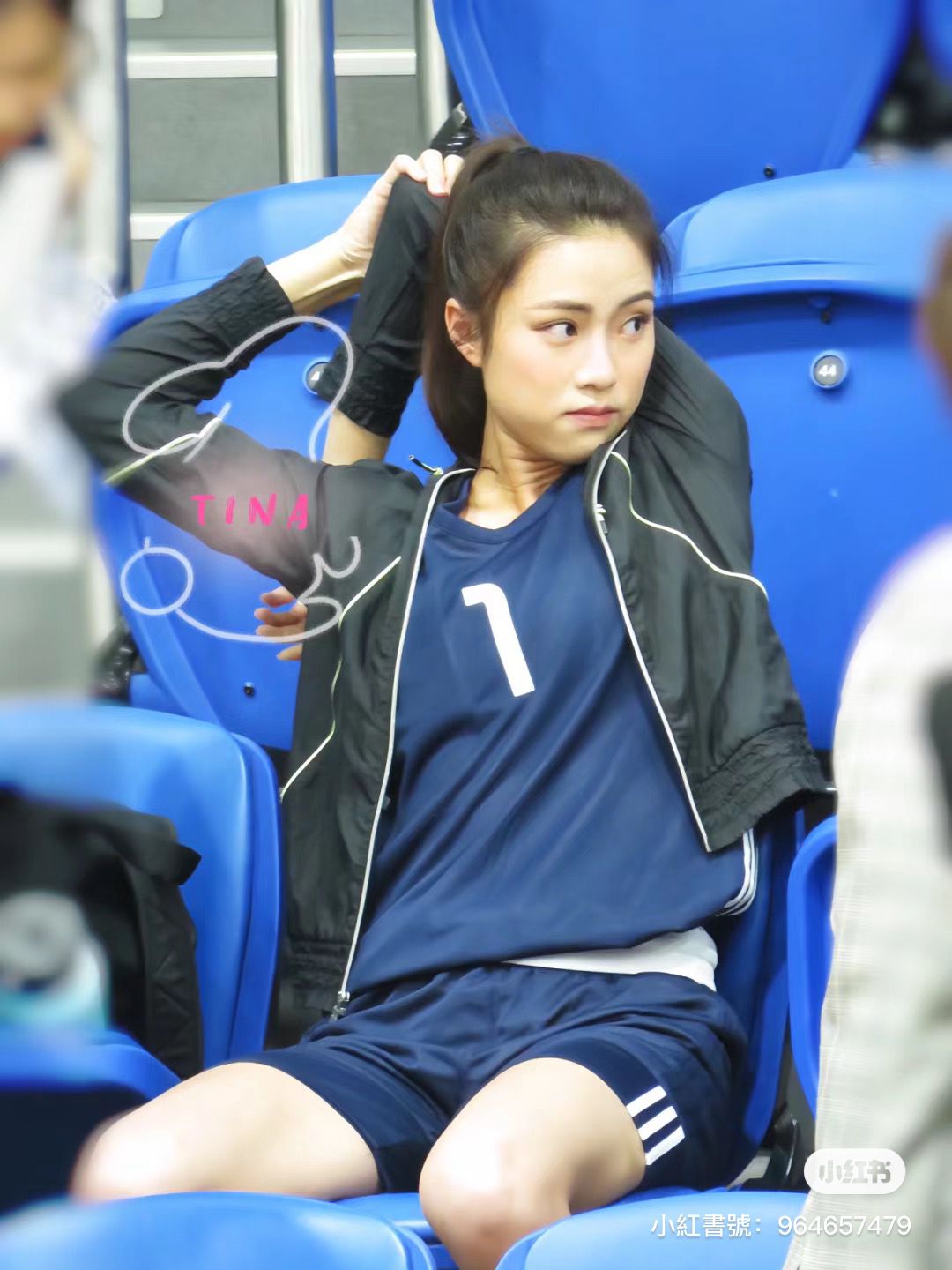 26歲劉穎鏇Tiffany打籃球賽生圖曝光！路人鏡頭下美得像海報！真實天然美貌獲激讚！