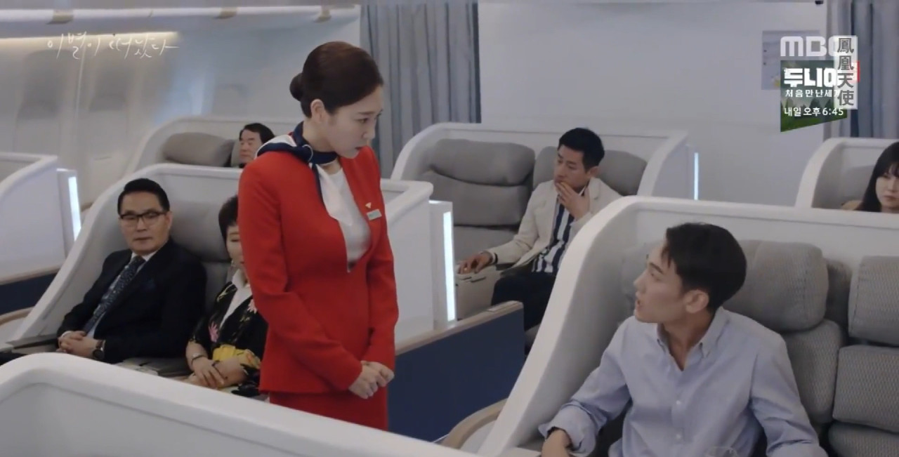 男生首次搭飛機竟被空姐性暗示？屢被問「需要爽歪歪嗎」！網民揭真相意外超爆笑！