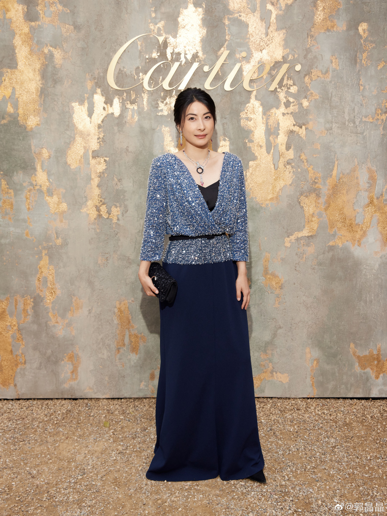 41歲郭晶晶紅唇晚裝貴氣現身意大利！一改低調形象！同框鞏俐魅力氣場逼人！