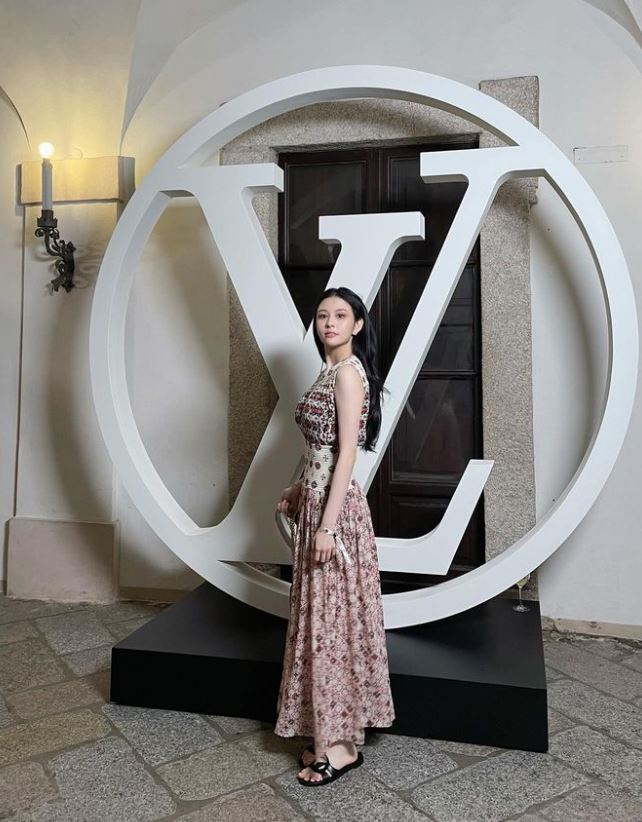 21歲沈月密實洋裝難掩玲瓏浮突好身材！孖木村光希同場促最美星二代世紀同框