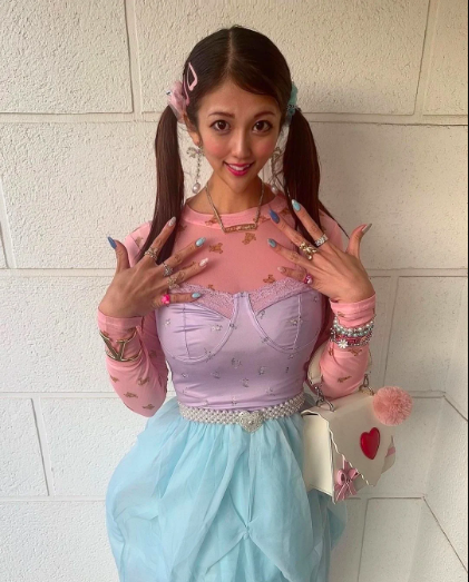 日本「大眼9頭身」怪異P圖女子爆紅！零修圖真樣驚呆網民！超高顏值獲讚！