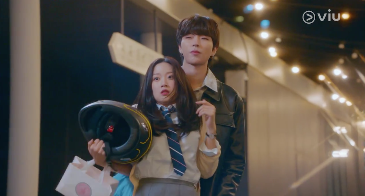 情侶隱瞞親友舊情復燃！幽會場面被「這個」撞破！網友笑言「別以為只有上帝知道」！