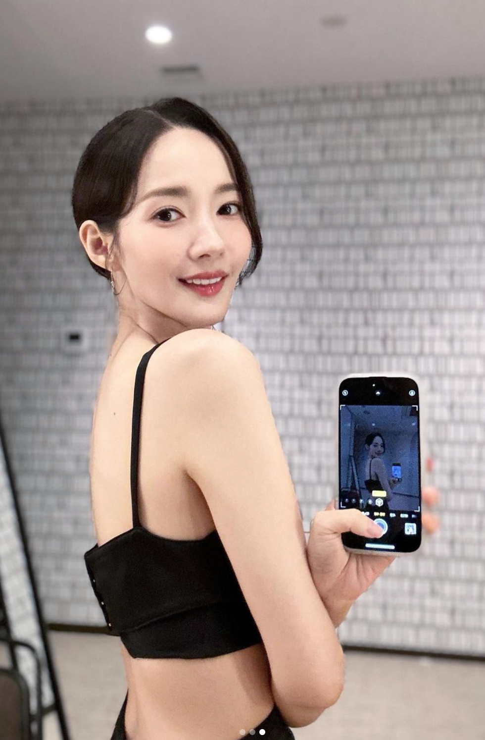 37歲朴敏英醜聞後現身顏值再升級！性感晚裝曬長腿纖腰！網民：又靚咗！