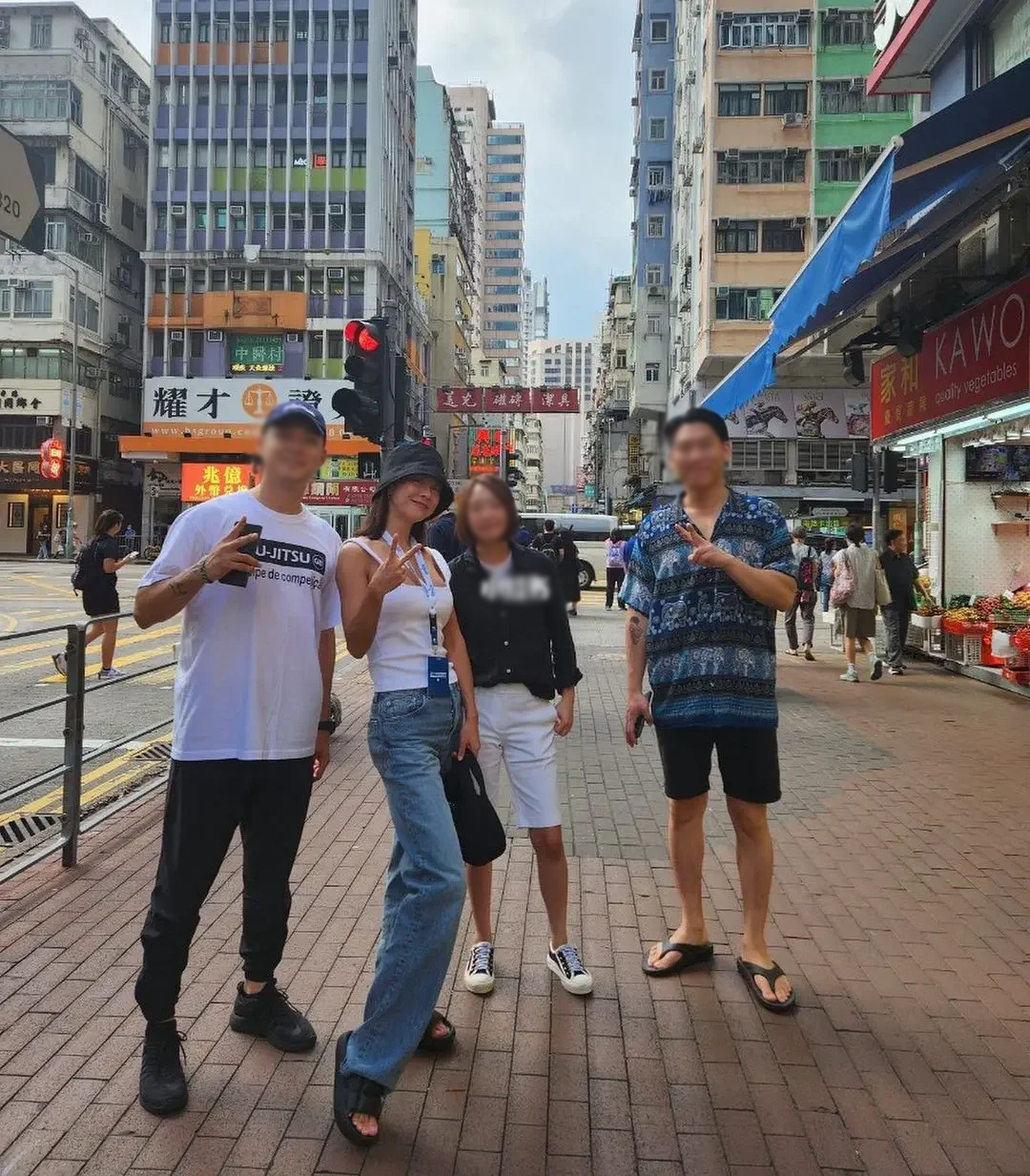 41歲宋智孝快閃來港被野生捕獲！拖鞋小背心更顯逆齡！打扮低調仍難掩星味！