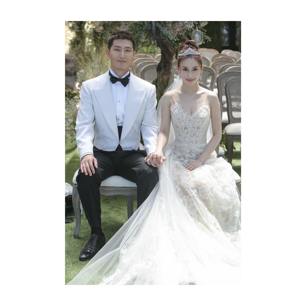 何超蓮街坊裝逛名店被粉絲捕獲！腳上X元拖鞋成焦點！打扮樸素難掩千金氣質！