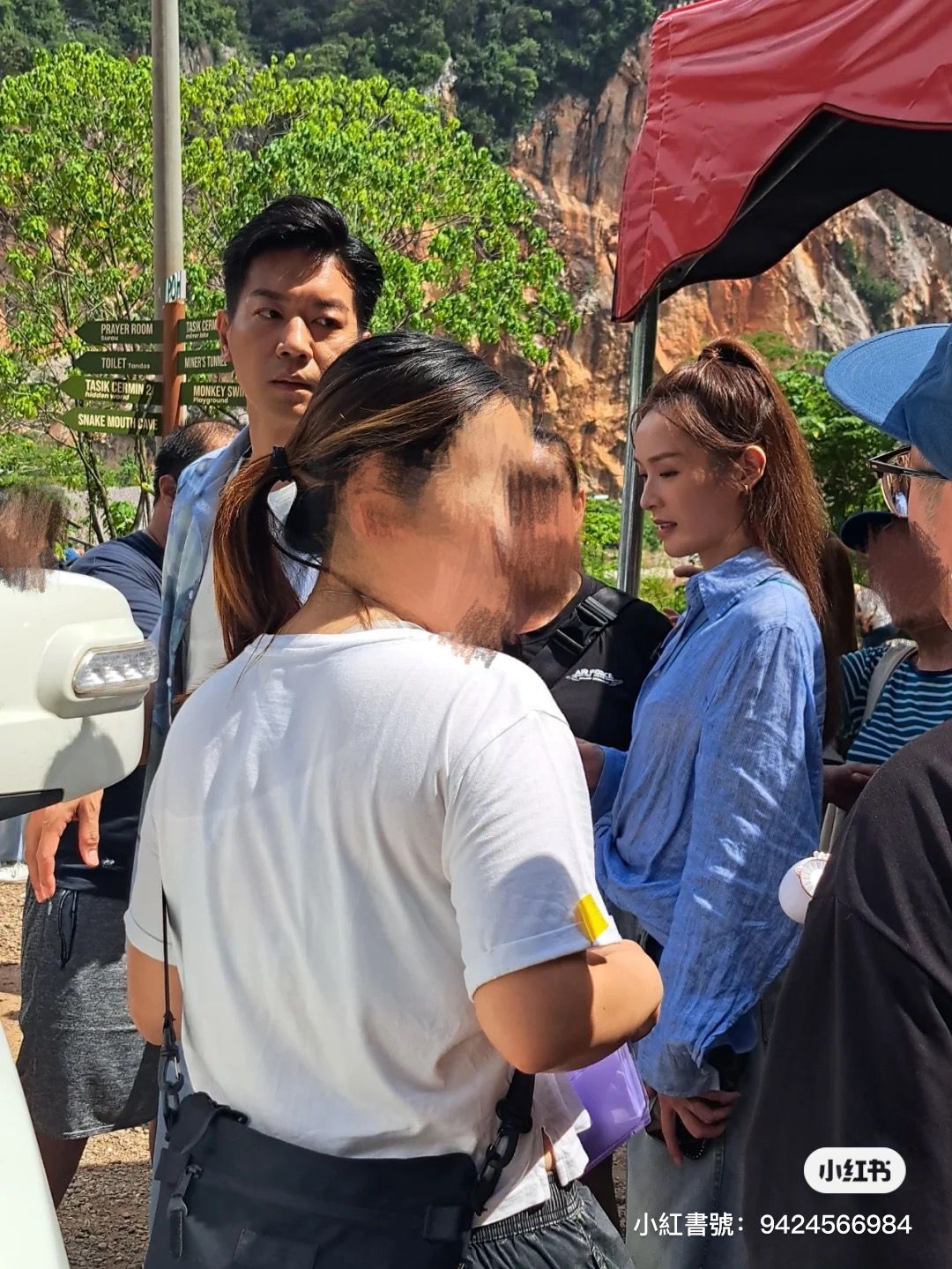 李佳芯40度高溫下拍節目被捕獲！熱到臉紅冒汗仍仙氣不減！40歲穿小背心少女味濃！