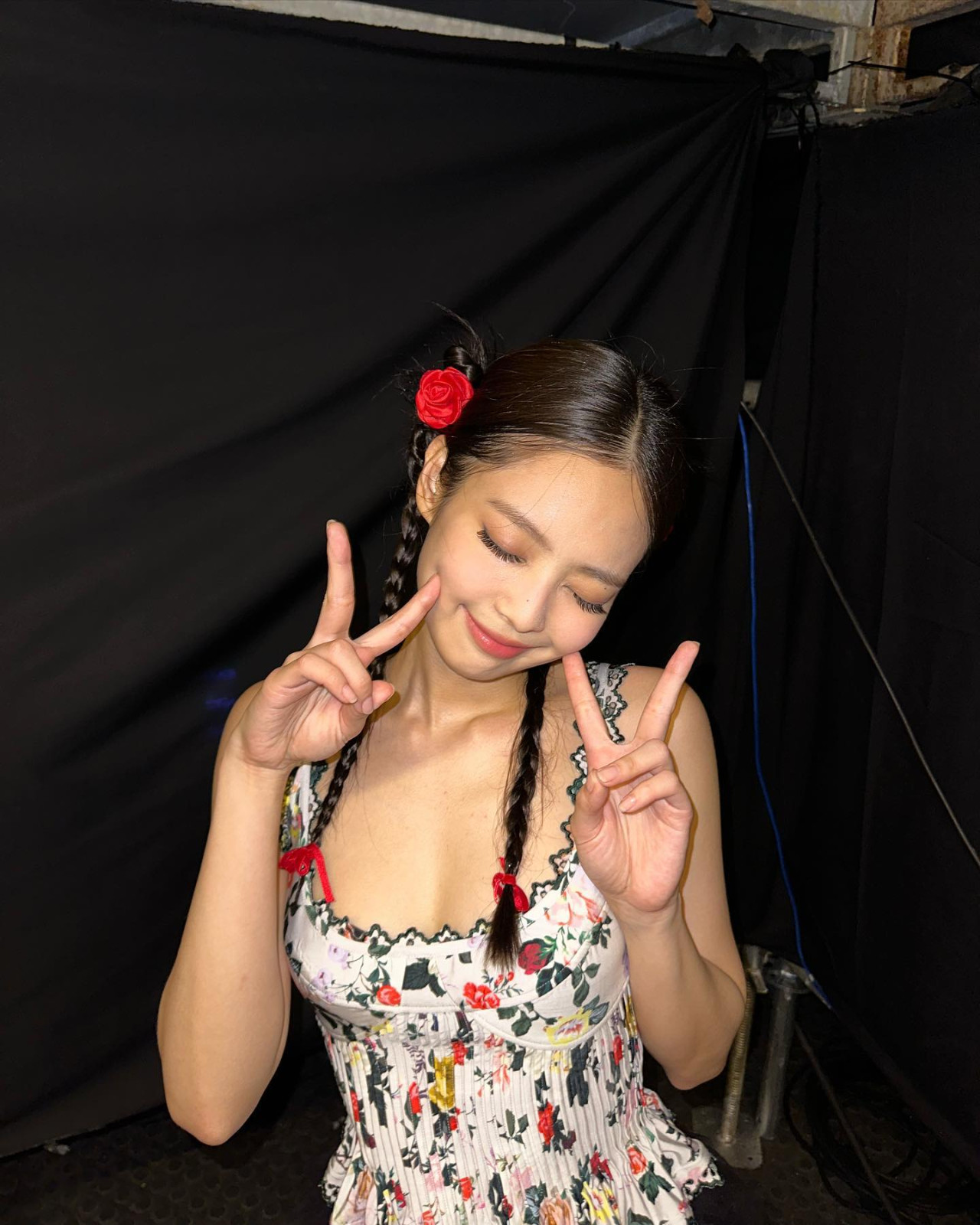 今夏最Hit的潮流趨勢！Jennie、Kendall Jenner大愛的Tomato Girl「蕃茄女孩」穿搭風格！
