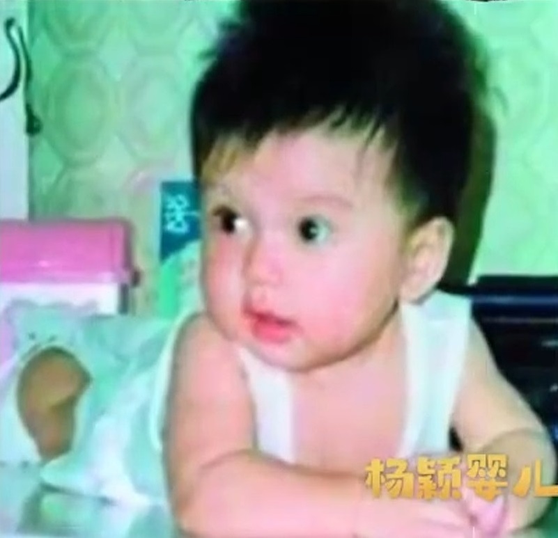 Angelababy可愛BB相罕有曝光！從小五官精緻！超近距離路人鏡頭生圖流出！