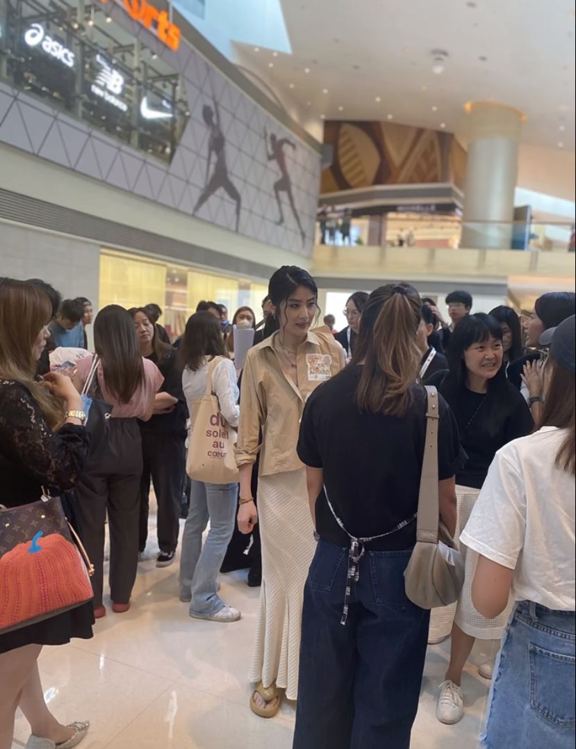 50歲陳慧琳Kelly商場被野生捕獲！零濾鏡影片直出！凍齡美貌獲大讚：氣質秒殺！