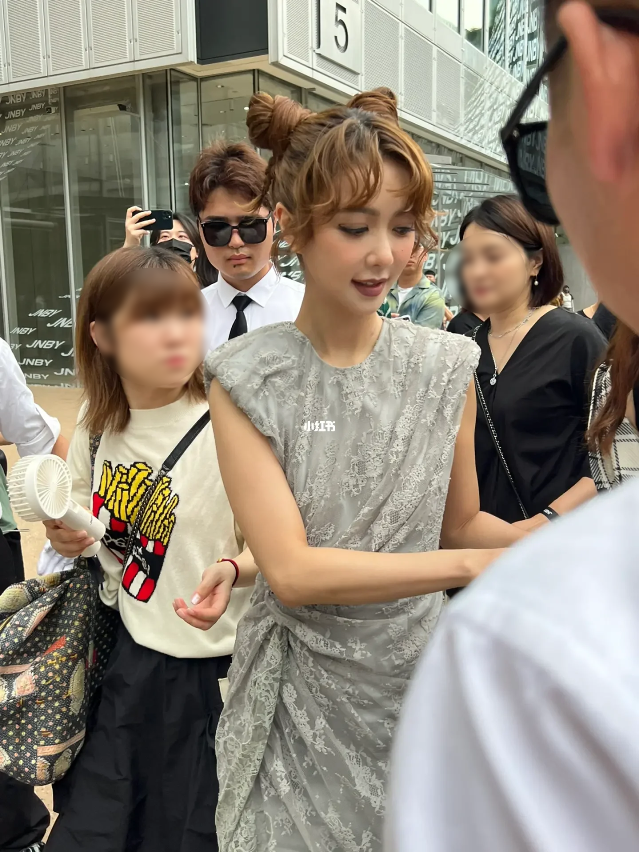 41歲薛凱琪被捕獲零濾鏡重拾靚樣！原相直出網民讚年輕自然：「膠味」消失！